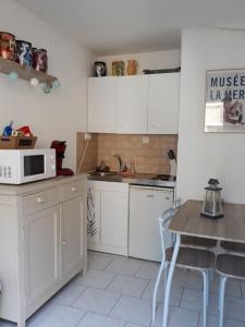 Appartement Joli 2 pièces avec balcon à 2 pas du cœur de ville 42 Rue Lazare Carnot 34200 Sète Languedoc-Roussillon