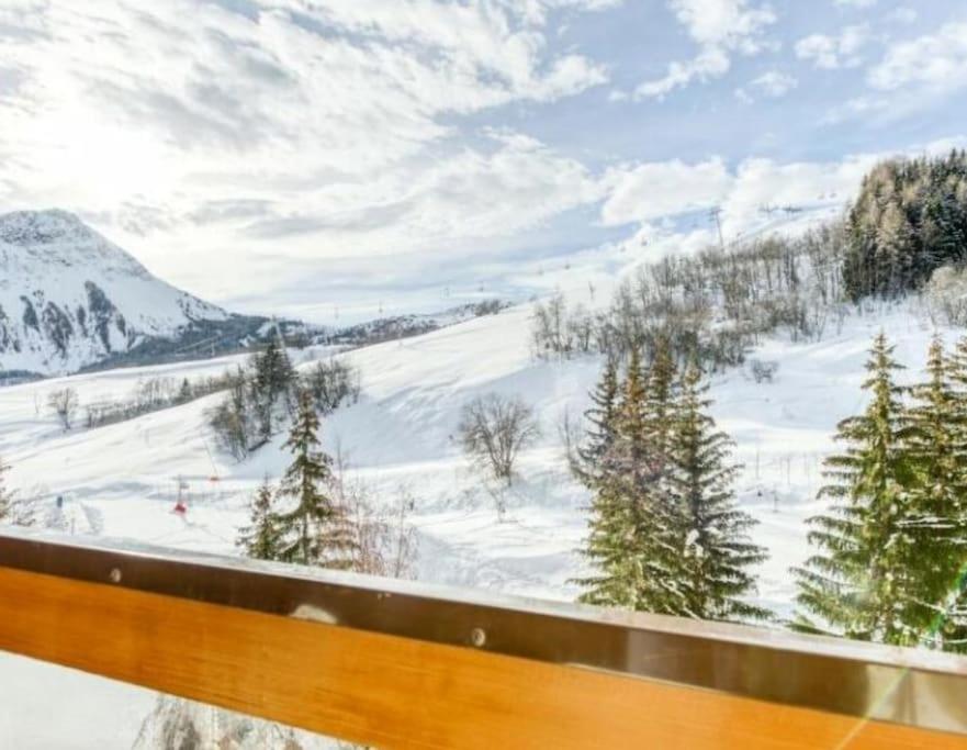 Appartement joli 2 pièces vue sur pistes - balcon sud ouest Le Planet le corbier Villarembert 73300 Villarembert