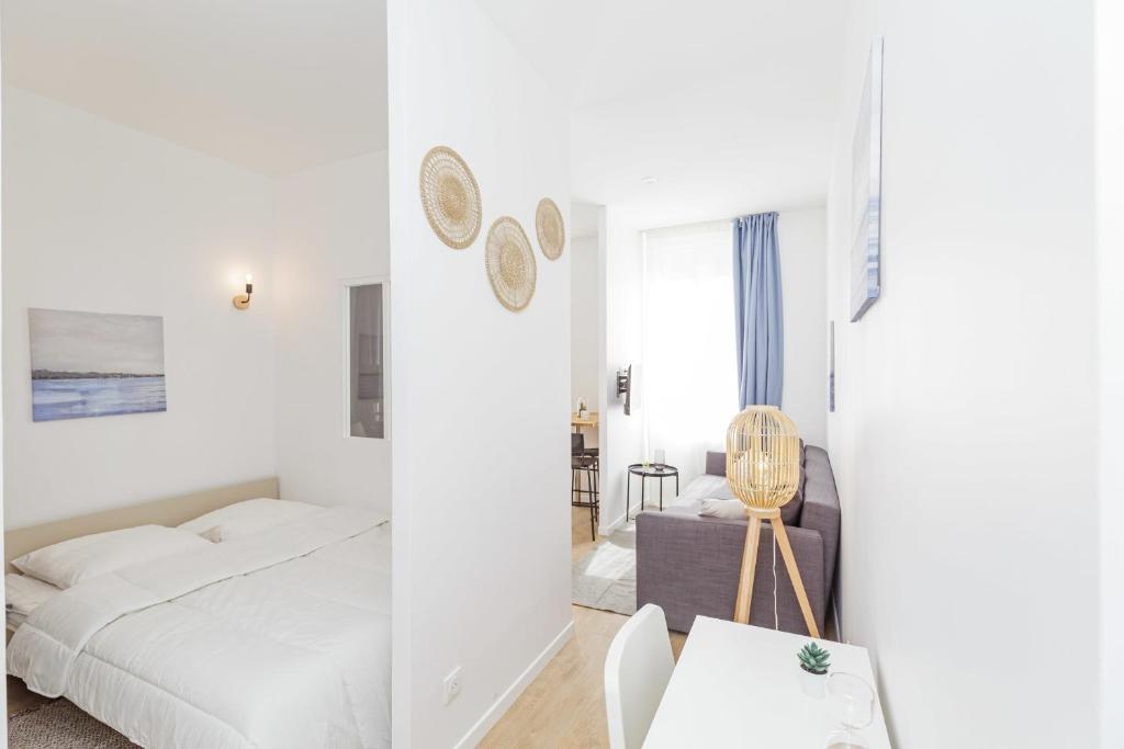 Appartement JOLI 23 m Lumineux et Rénové PROCHE Sacré-Cœur 12 Rue Boinod 75018 Paris