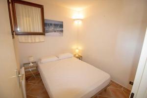 JOLI 25 m LUMINEUX avec BALCON et PISCINE