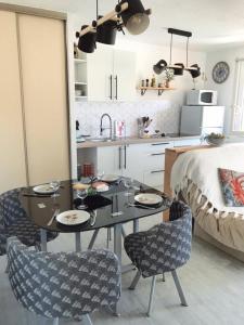 Appartement Joli 33m avec terrasse proche de la Plage 160 Avenue des Violettes 83230 Bormes-les-Mimosas Provence-Alpes-Côte d\'Azur
