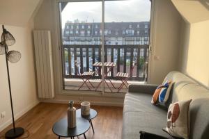 Appartement JOLI 41 m avec wifi et BALCON proche de la PLAGE 23 Bd Mauger 14800 Deauville Normandie