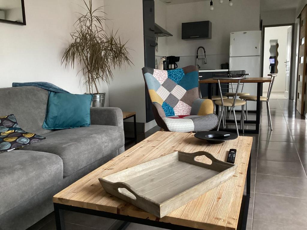 Joli appartement 40 m2 avec jardin et terrasse Rdc 2b Place de Montréal, 17000 La Rochelle