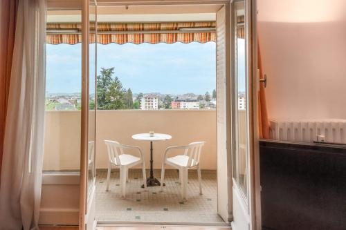 Joli appartement avec balcon et vue sur la ville
