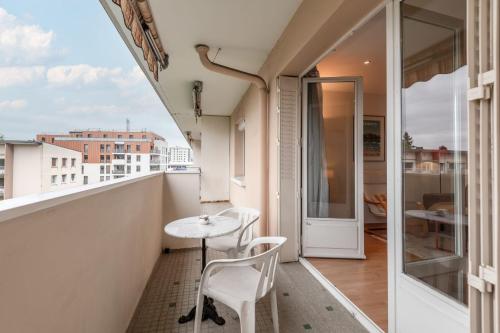Joli appartement avec balcon et vue sur la ville