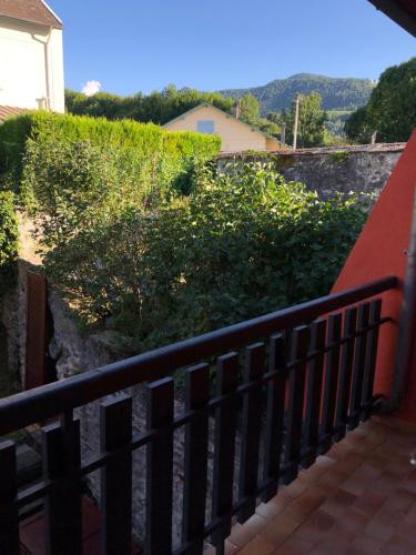 Joli appartement avec balcon, jardin et garage - vue sur montagne