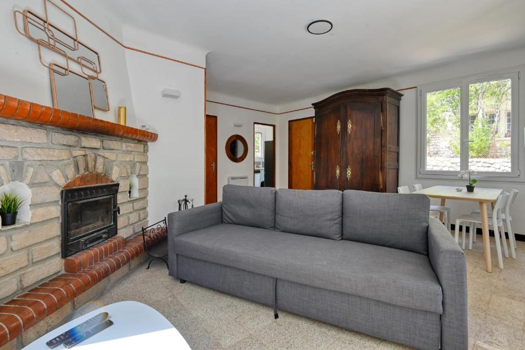 Appartement Joli Appartement avec terrasse dans une villa au calme à Ventabren 4 avenue Charles de Gaulle 13122 Ventabren