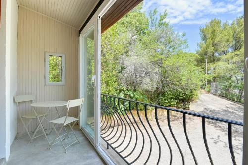 Joli Appartement avec terrasse dans une villa au calme à Ventabren