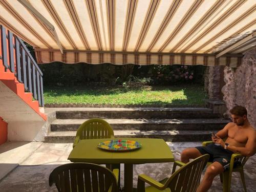 Joli appartement avec terrasse, jardin et garage - vue sur montagne
