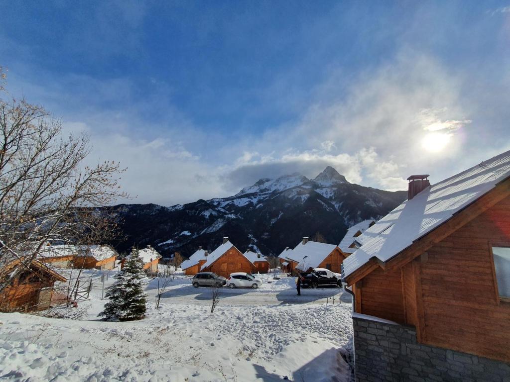 Joli appartement avec terrasse vue sur les montagnes Pra Loup 1500 les Molanes Hameau de Praroustan, 04400 Uvernet-Fours