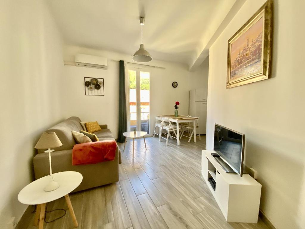 Appartement Joli appartement climatisé à 2 minutes des plages 19 rue Guyau 06500 Menton