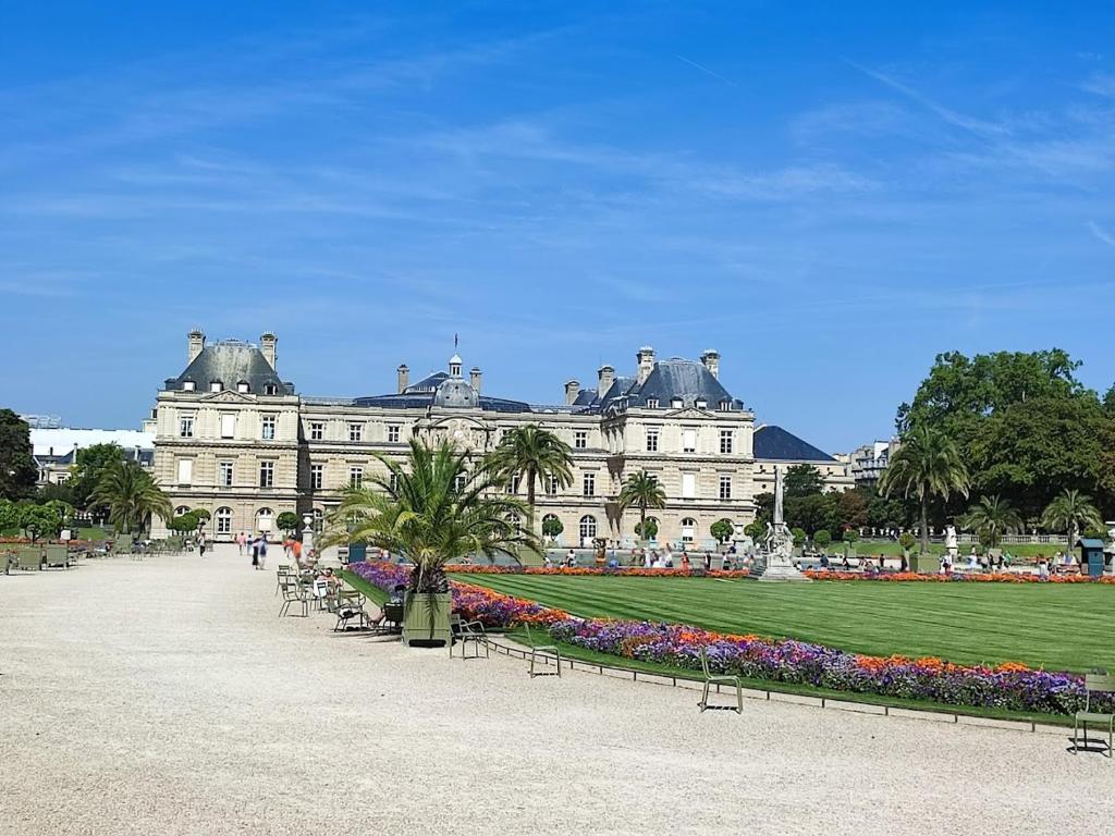 Joli appartement devant le jardin de Luxembourg 51 Rue Henri Barbusse, 75005 Paris