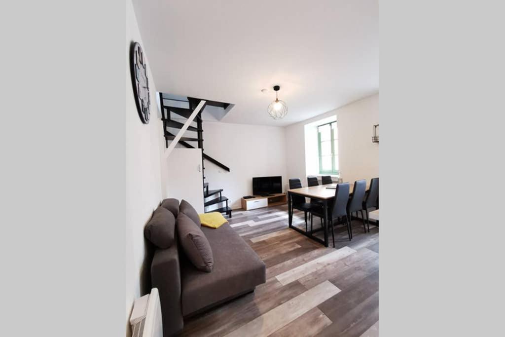 Appartement Joli appartement maison, Dol de Bretagne, calme et lumineux, proche Mont-Saint-Michel et Saint-Malo B03 5 Rue des Ponts 35120 Dol-de-Bretagne
