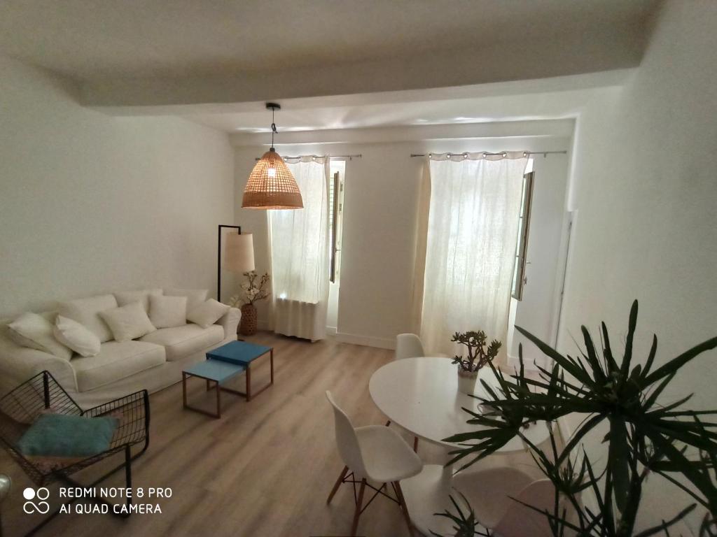 Joli appartement niçois en bord de mer 82 Rue de France, 06000 Nice