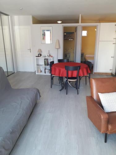 Joli Apt de 48m 2min à pied de la ville !