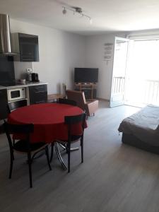 Joli Apt de 48m 2min à pied de la ville !