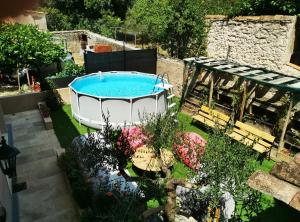 joli cocon de 60 m2 avec 85 m2 de jardin et terrasse