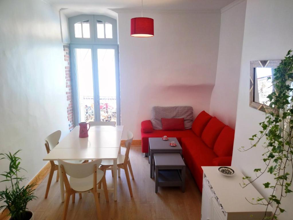Appartement Joli duplex avec balcon et vue sur place du centre historique ! 5 Place Saint-Volusien 09000 Foix