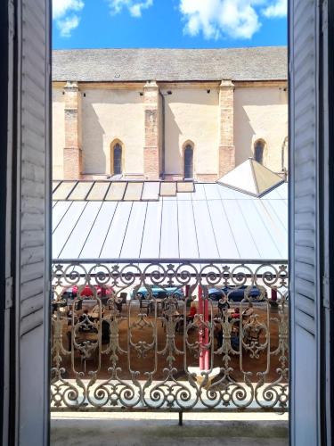Joli duplex avec balcon et vue sur place du centre historique !