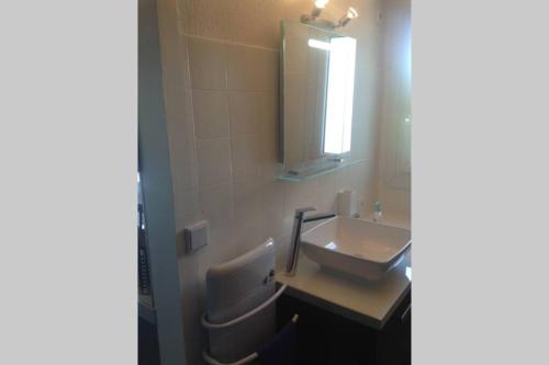 Joli petit appartement rénové au centre du Boucanet