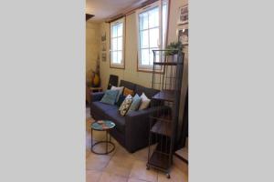 Joli petit loft dans échoppe pierre centre-ville