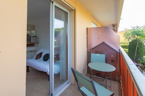 Joli Studio avec balcon et vu sur les montagnes proche de toutes commodités