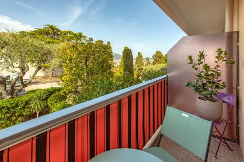 Joli Studio avec balcon et vu sur les montagnes proche de toutes commodités