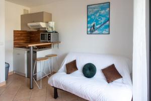 Joli Studio avec balcon et vu sur les montagnes proche de toutes commodités