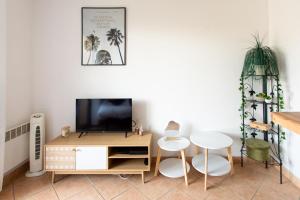 Joli Studio avec balcon et vu sur les montagnes proche de toutes commodités