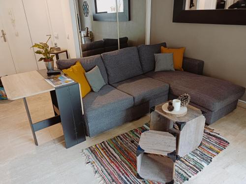 Joli studio avec coin nuit indépendant, piscine et parc de 8 hectares proche de la plage