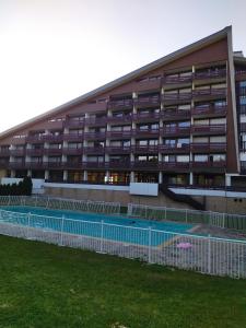 Joli studio avec Piscine et tennis - Résidence Le Lacuzon