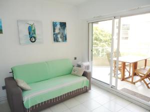 JOLI STUDIO AVEC TERRASSE PROCHE PLAGES