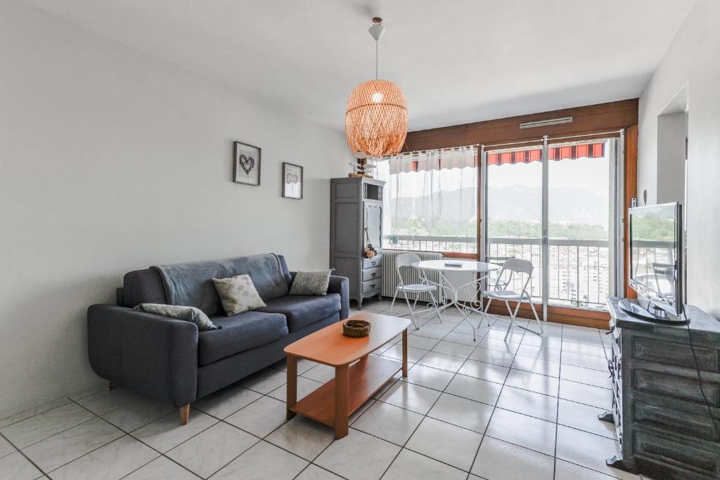 Joli studio avec vue imprenable sur les montagnes proche du lac 43 Bd de la Roche du Roi, 73100 Aix-les-Bains