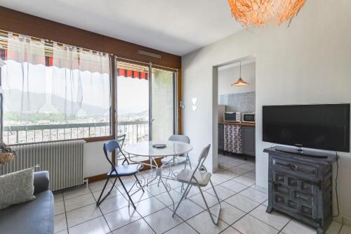 Joli studio avec vue imprenable sur les montagnes proche du lac
