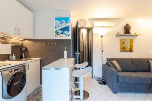 Joli studio cabine climatisé avec parking et piscine