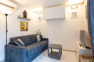 Joli studio cabine climatisé avec parking et piscine