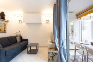 Joli studio cabine climatisé avec parking et piscine
