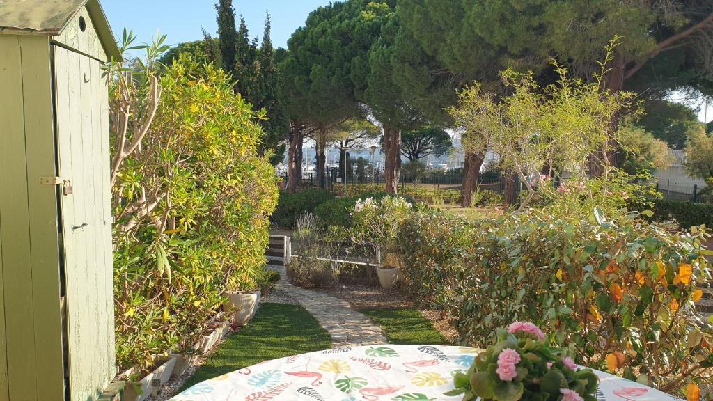 Joli studio cabine en RdJ Port Camargue Plage Sud 19 Route des Marines, 30240 Le Grau-du-Roi