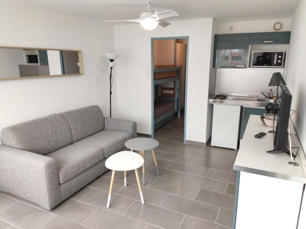 Appartement Joli studio cabine plage, piscine, parking Palavas Les Soleillades 4 Avenue des Jockeys 34250 Palavas-les-Flots