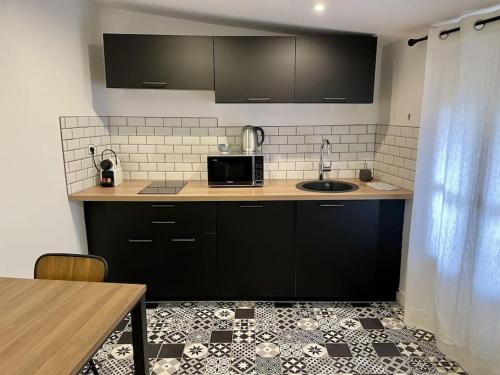 Joli studio confort avec vue sur les toits APT 2