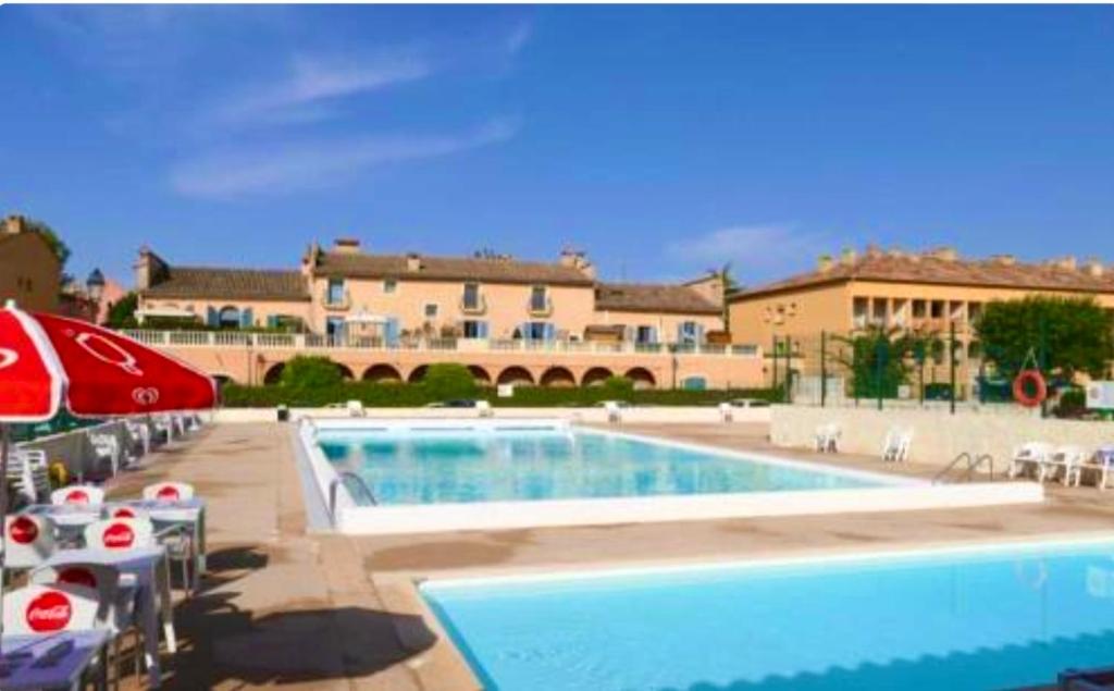 Joli studio dans un ancien hôtel du XIX siècle - Proche toutes commodités - Thermes et Parc