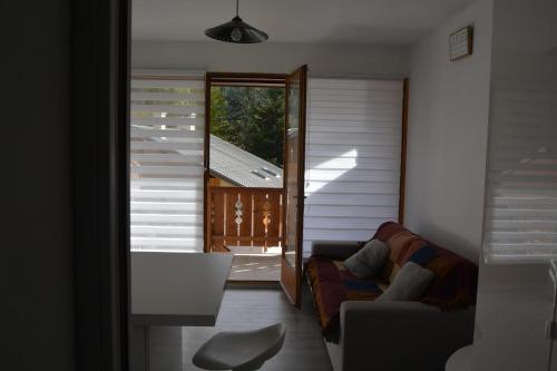 joli studio exposé sud avec terrasse