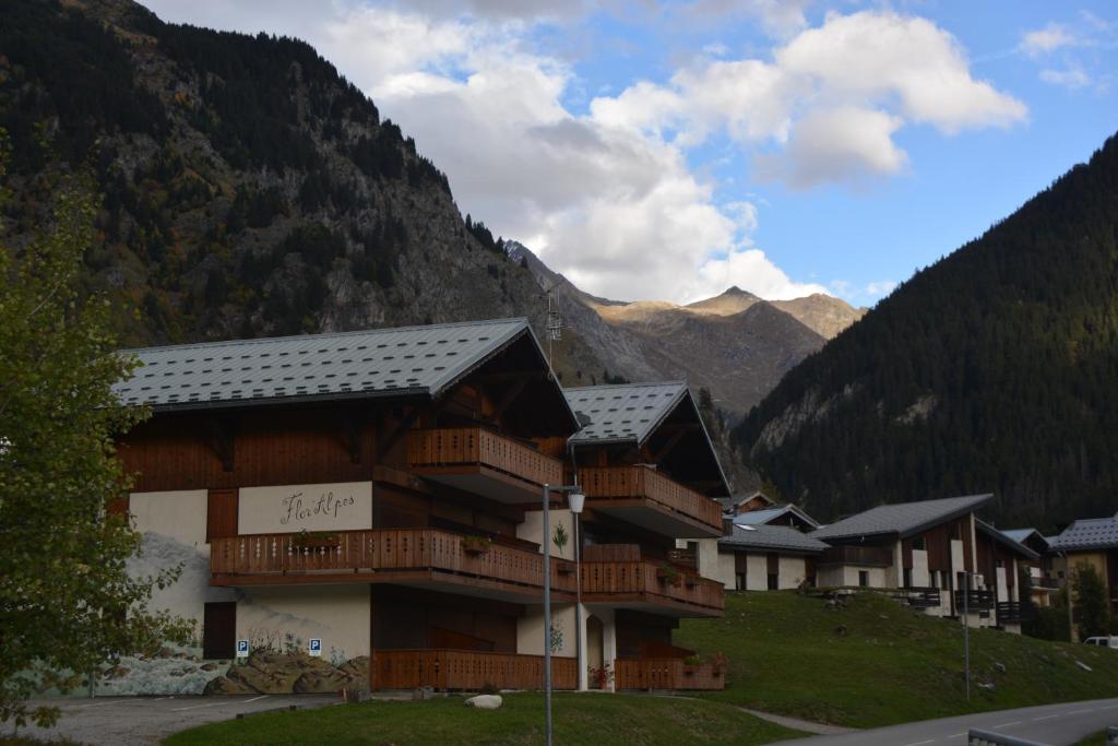 Appartement joli studio exposé sud avec terrasse residence le flor alpes 73350 Champagny-en-Vanoise