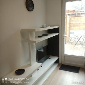 Joli STUDIO MEUBLE 16m2 avec terrasse 10m2