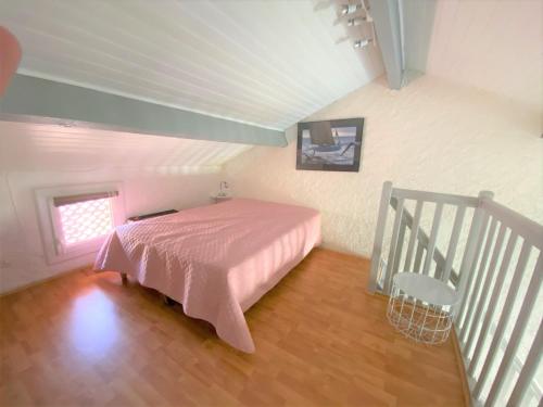Joli studio mezzanine climatisé avec accès à pied à la plage de San Ciprianu