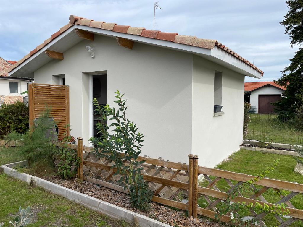 joli studio neuf tout equipé, wifi 37B Avenue Saint-Martin de Fontenay, 33380 Biganos