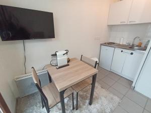 Appartement Joli studio récent, plein centre de Chaville 1500 Avenue Roger Salengro 92370 Chaville Île-de-France