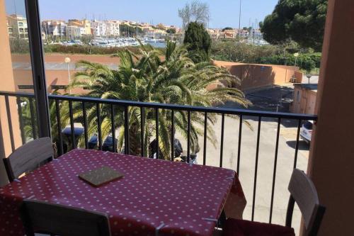 Joli studio rénové avec WIFI parking piscine