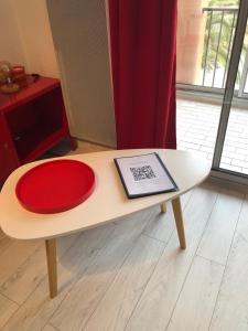 Joli studio rénové avec WIFI parking piscine
