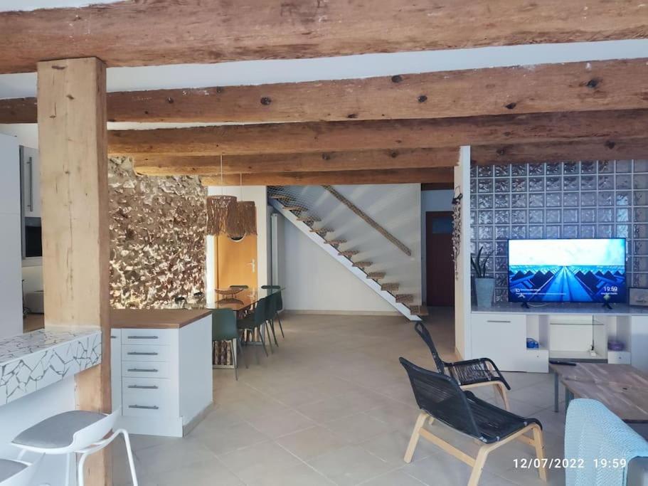 Joli studio res au calme en rez de jardin à Bandol.